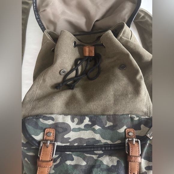 Steve Madden Army Green Camo Vegan Leather Adjustable Book Bag Backpack - Picture 12 of 14